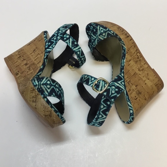 Striking Wedges.  Christian Siriano. - Picture 5 of 8